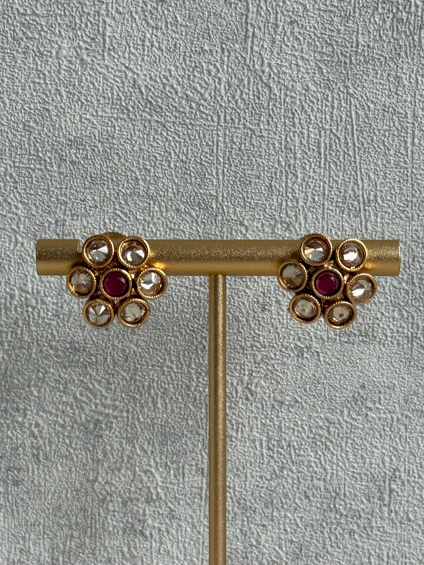 Ayura Designs Veni Set – Gold Necklace & Stud Earrings with Champagne Mirror-Cut Polki Stones