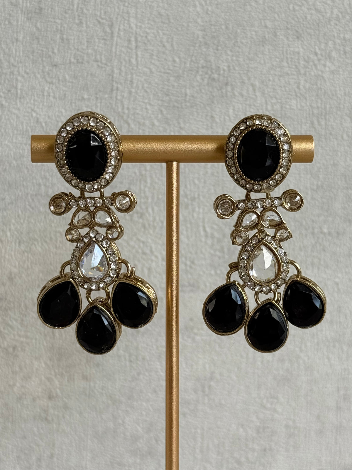 Ayura Designs Ava Necklace Set with Earrings & Tikka – Black Stone & Mirror-Cut Necklace Set in Antique Gold Finish