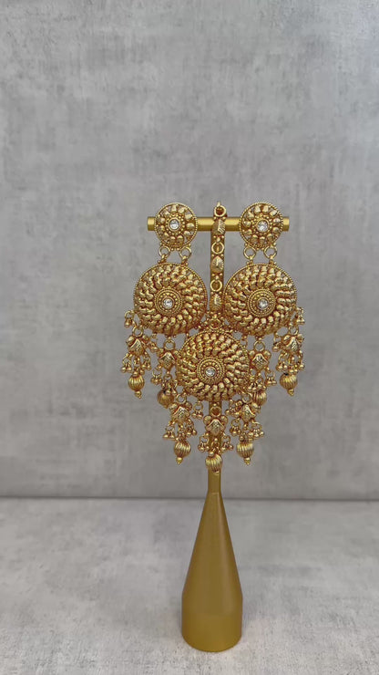Ayura Designs Hoor Tikka & Earrings – Opulent Gold Adornment with Beads
